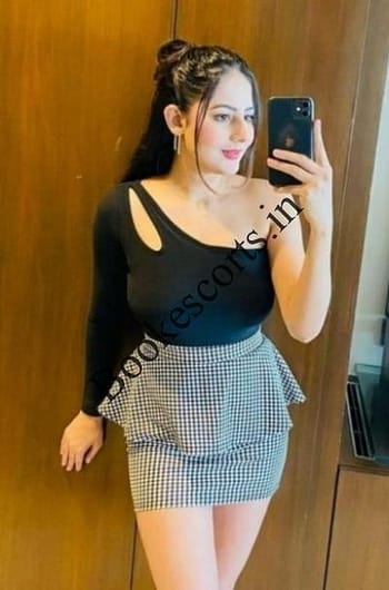 Hello Guy’s am here i love to suck dick